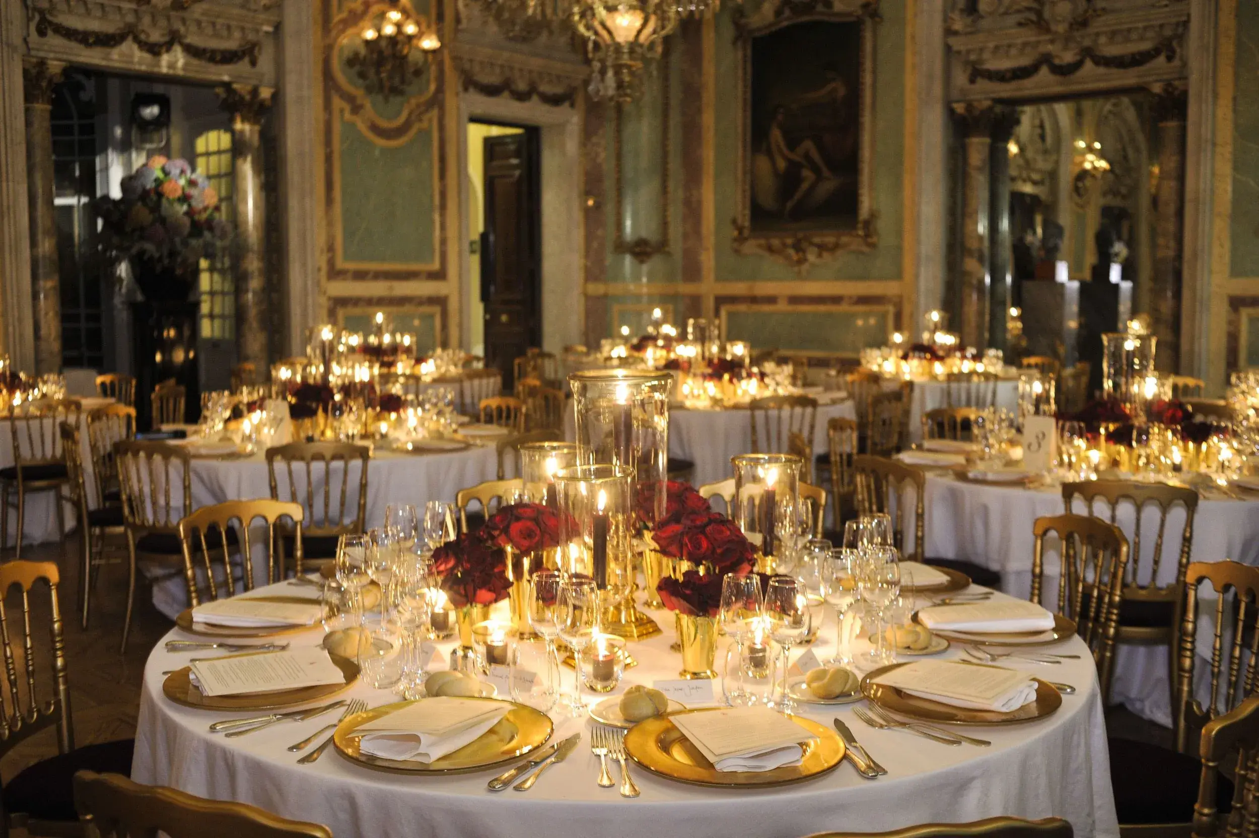 Elegant table setting for a gala dinner